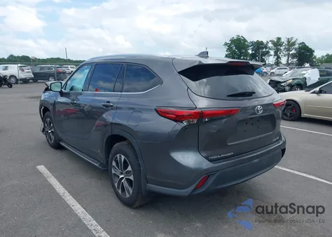 2021 Toyota Highlander Xle z USA, uszkodzony, nr VIN 5TDGZRBH8MS536726
